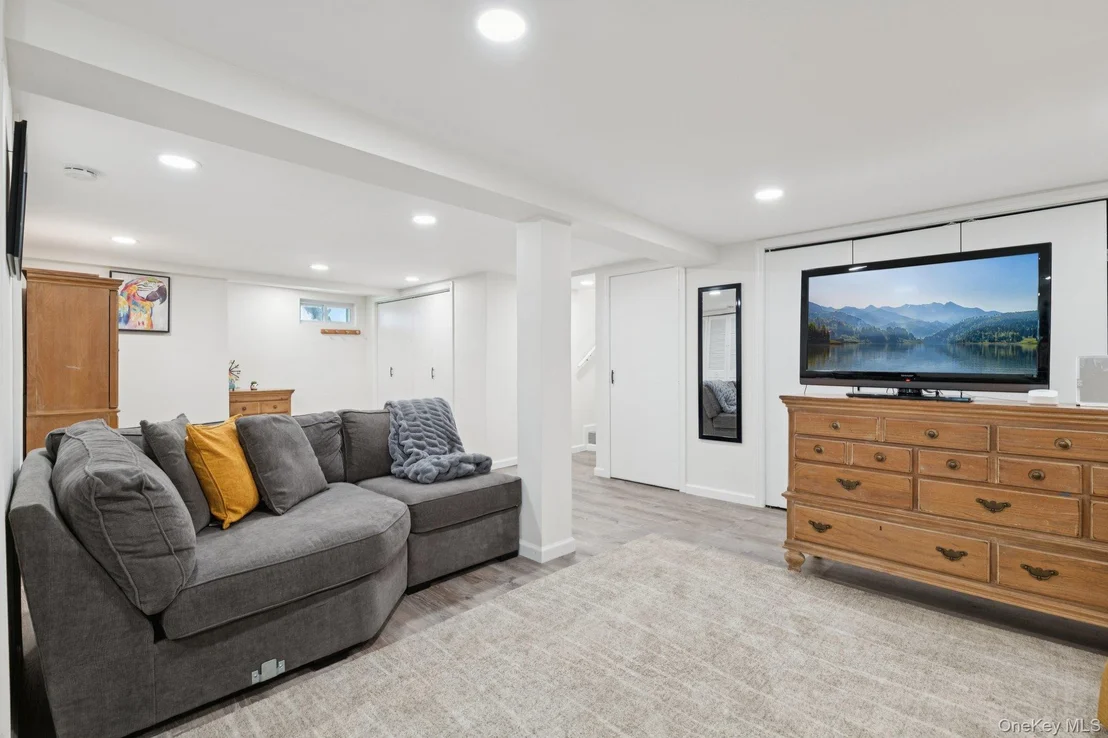 Photo of 15 Wayland Road