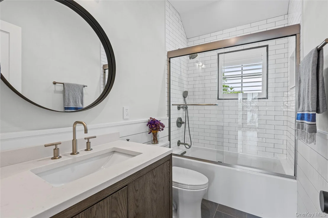 Photo of 405 Williamsburgh Drive