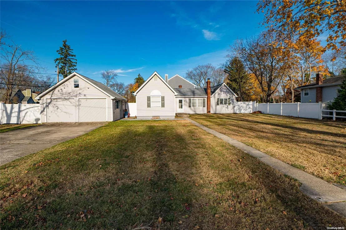 Photo of 79 Hallock Avenue