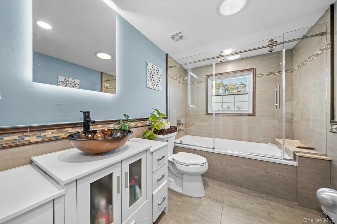 Photo of 156 Cabot Road