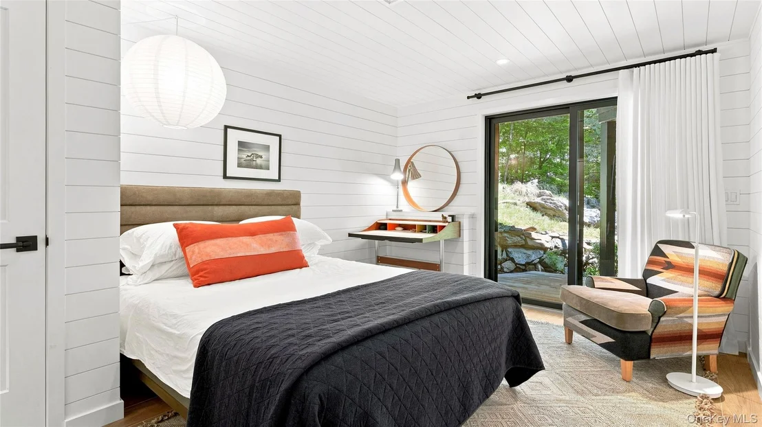 Photo of 1114 Barrett Circle W