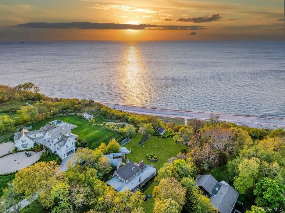 Photo of 995 Red Fox Road