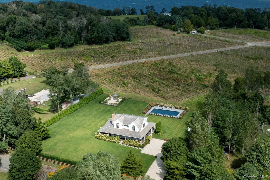 Photo of 860 Hillcrest Drive