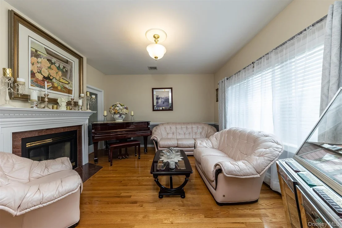 Photo of 102 Davison Avenue
