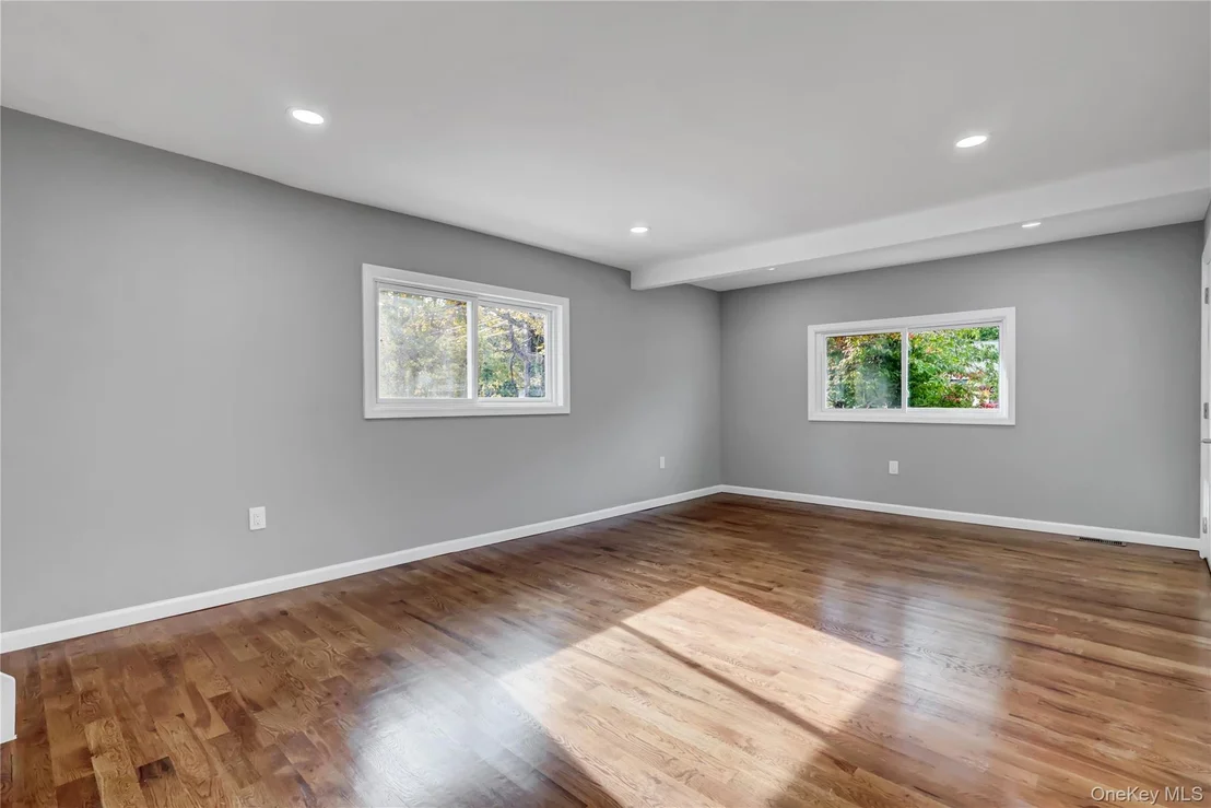 Photo of 239 Bayview Avenue