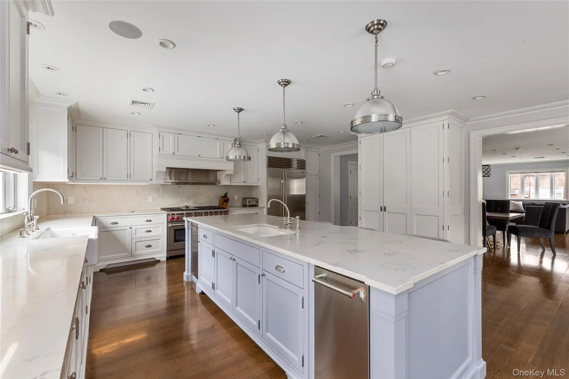Photo of 15496 Riverside Drive