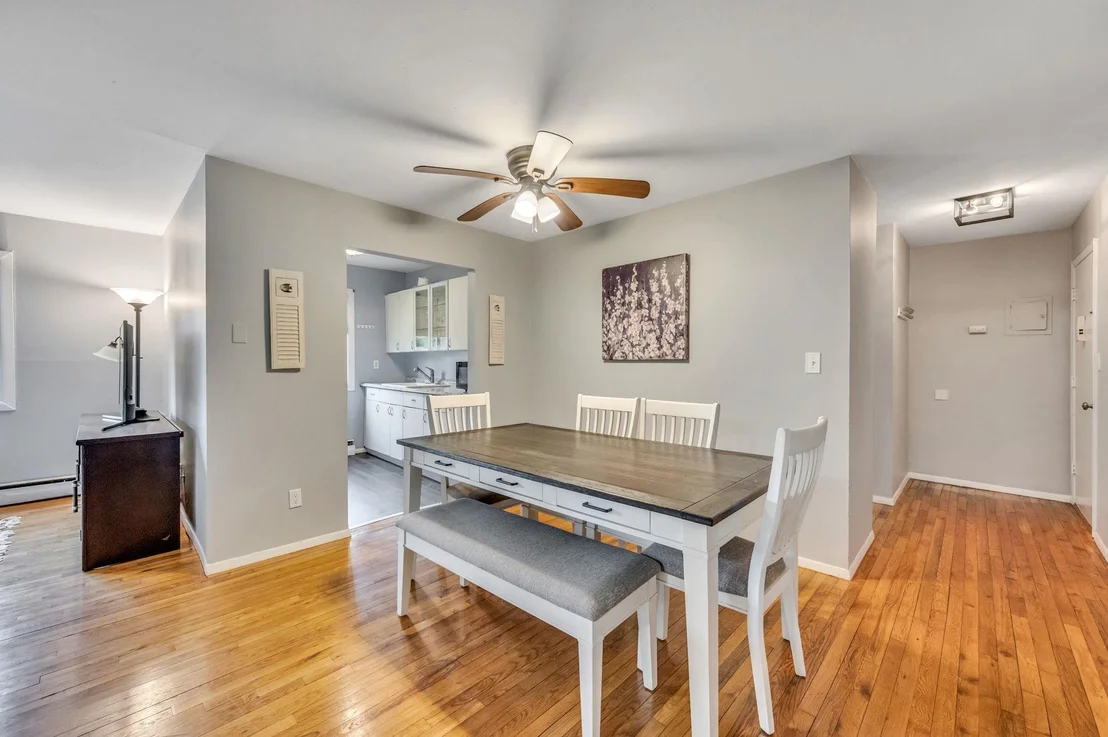 Photo of Unit 37A at 2453 Union Boulevard