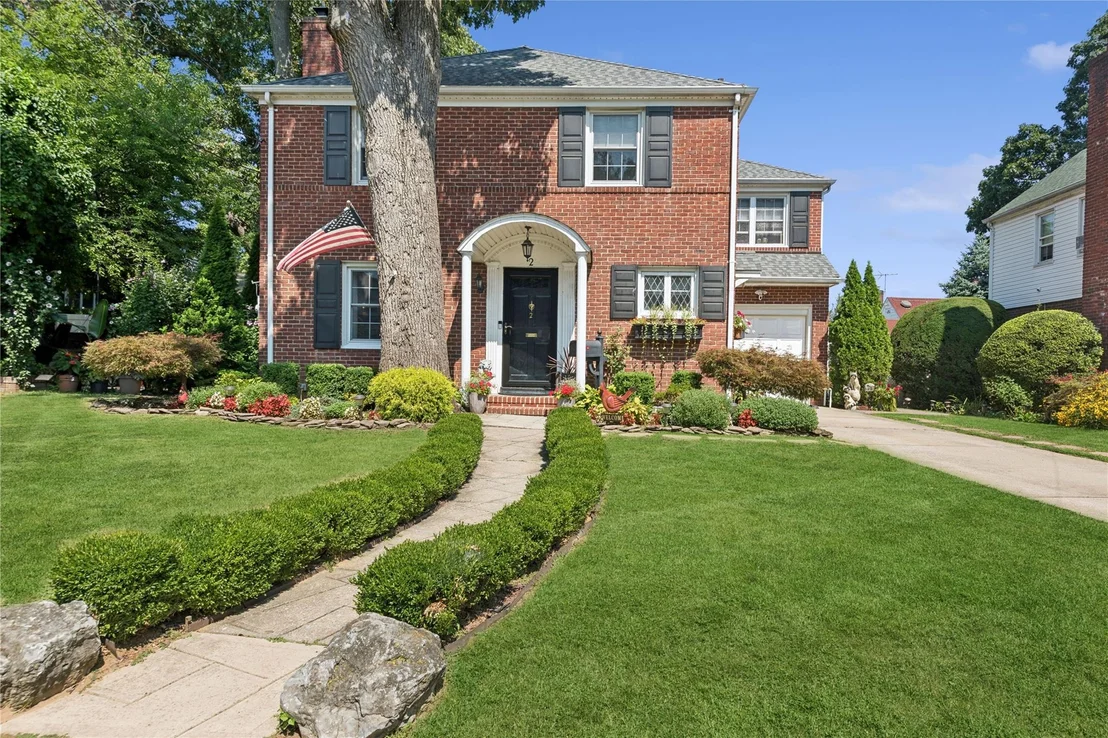 Photo of 2 Lake Drive N