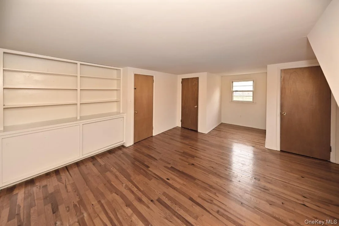 Photo of 160 E Willow Tree Road