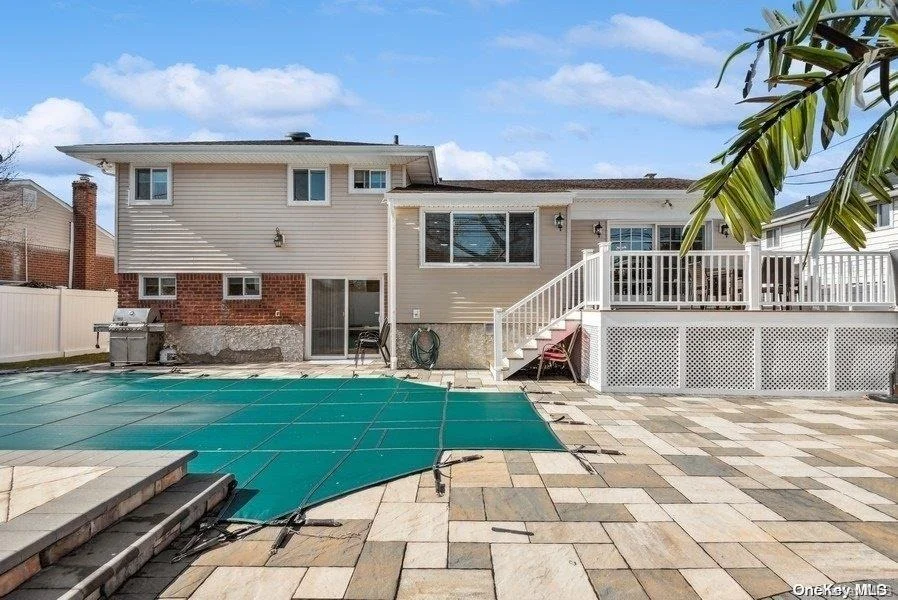 Photo of 28 S Oaks Boulevard