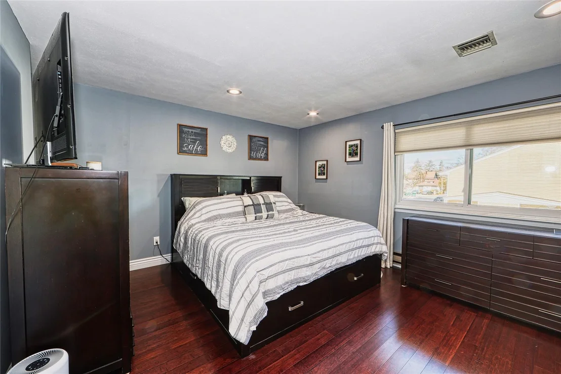 Photo of Unit 712 at 2355 Pershing Boulevard
