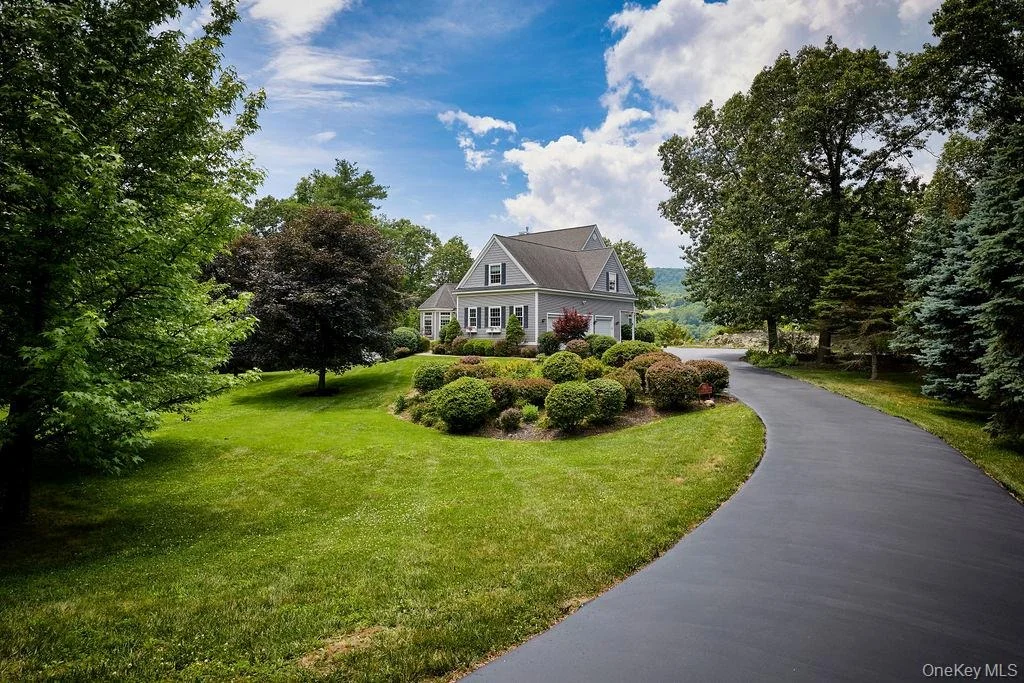 Photo of 90 River Road
