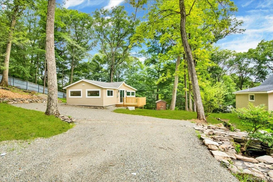 Photo of 10 Pioneer Trail