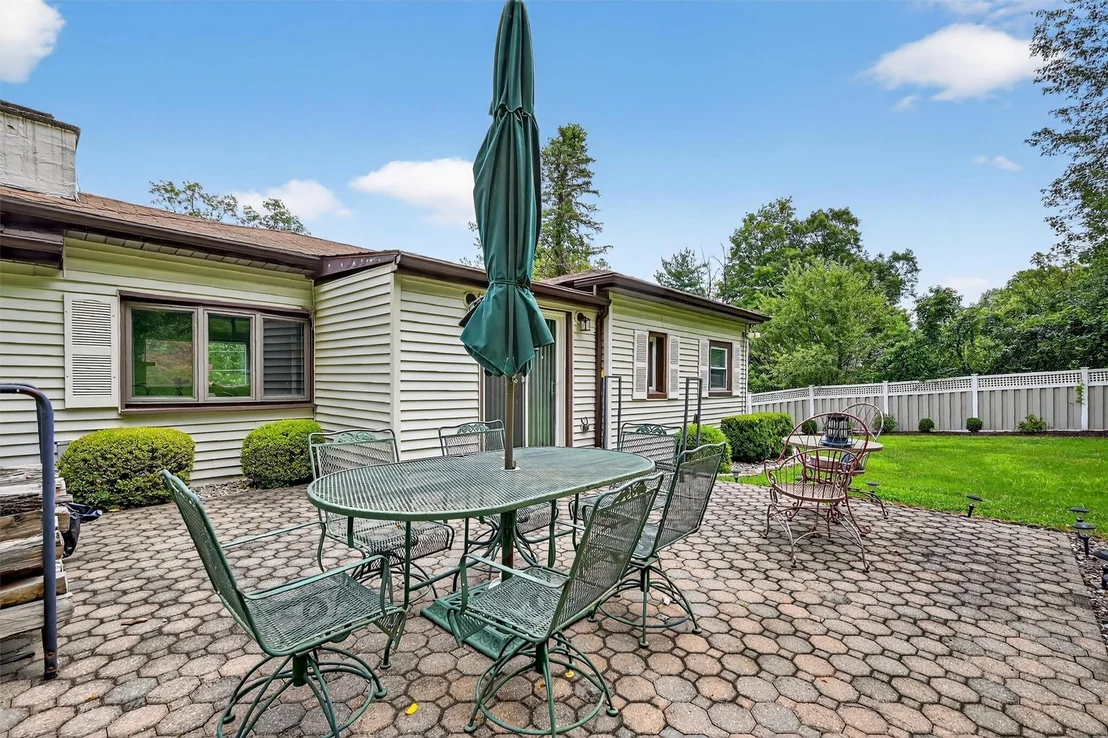 Photo of 299 Riley Road