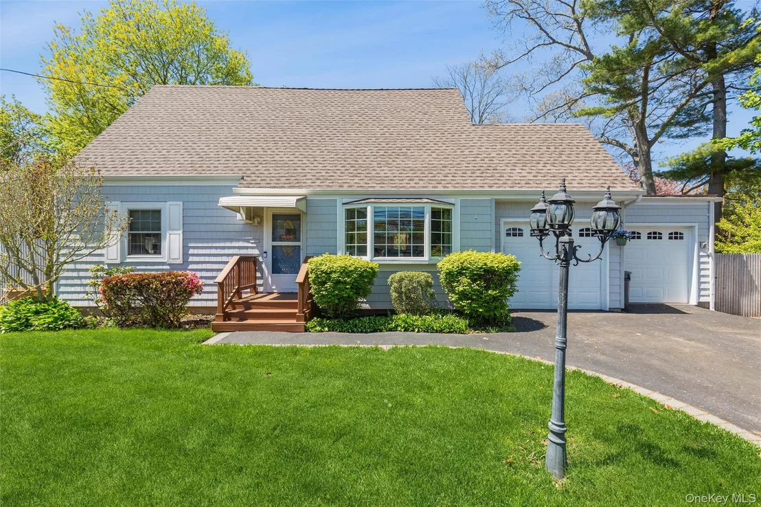 Photo of 458 Route 111 (Hauppauge Road)