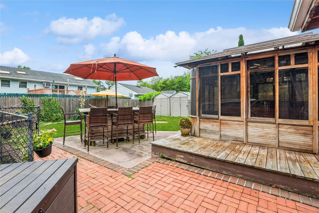 Photo of 120 Lynbrook Drive