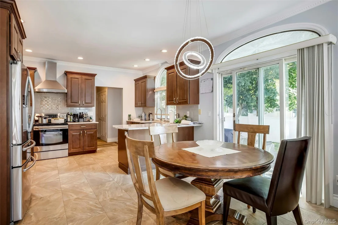 Photo of 11 Raphael Boulevard