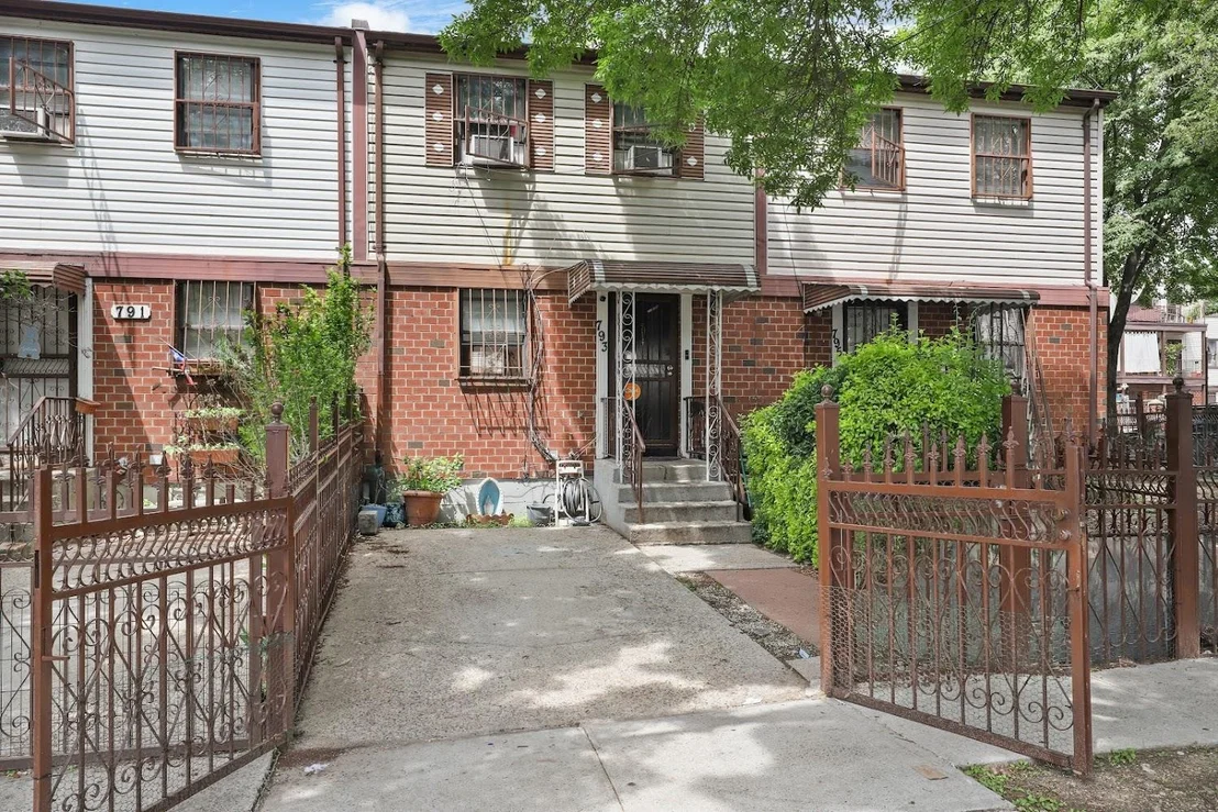 Photo of 793 Jackson Avenue