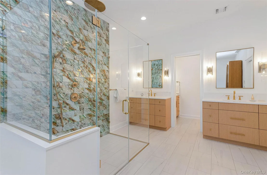 Photo of 350 Laurel Way