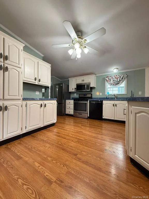 Photo of 551 5th Avenue