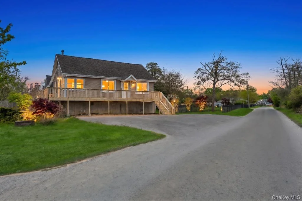 Photo of 446 Riviera Drive