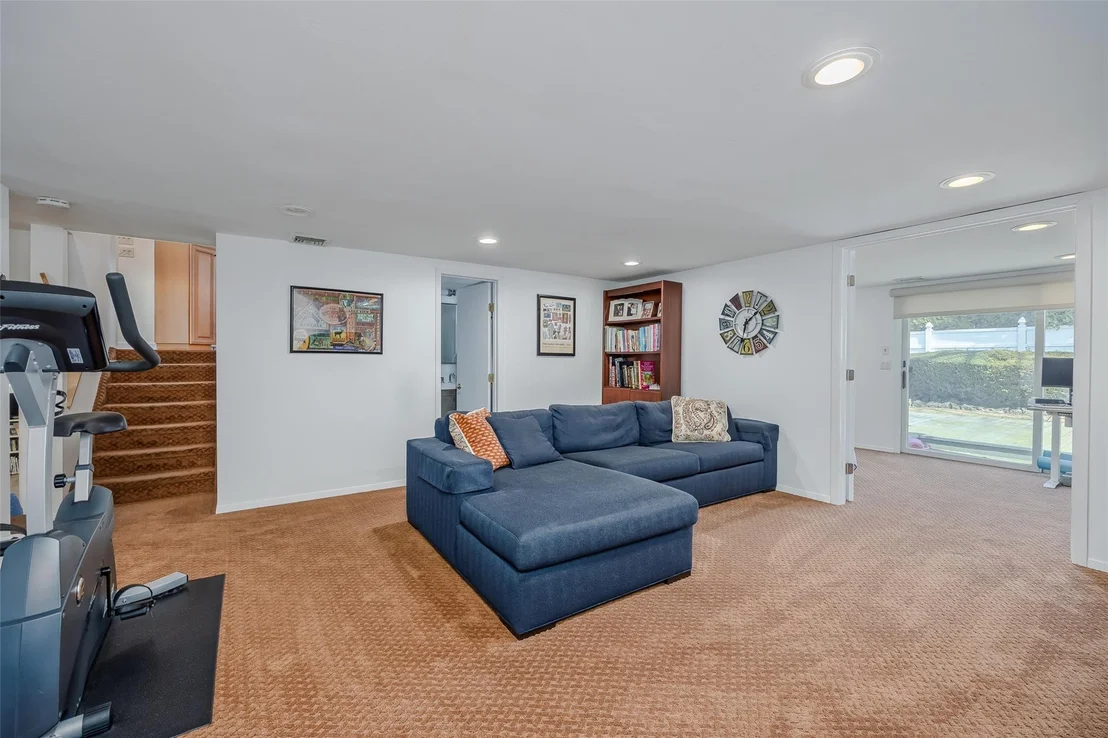 Photo of 42 Hollywood Drive