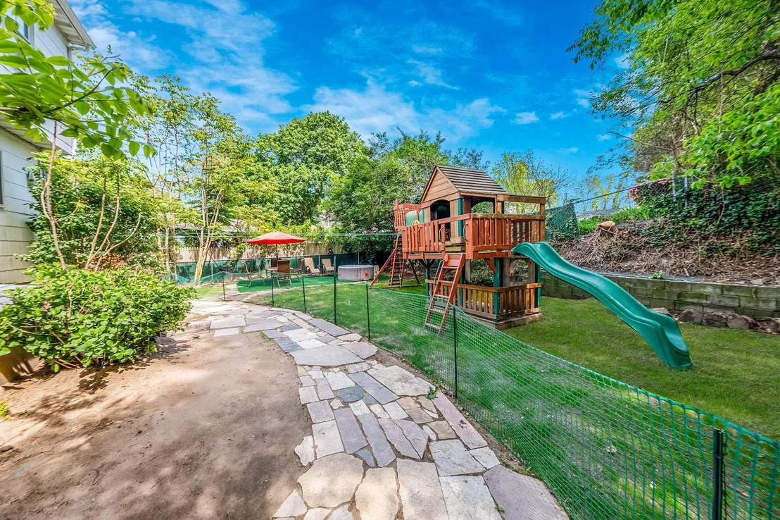 Photo of 2 Queen Drive