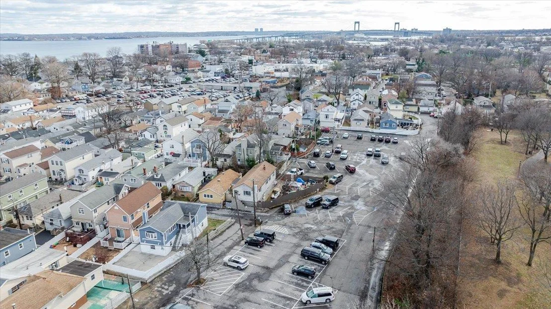 Photo of Unit D at 46 Edgewater Park