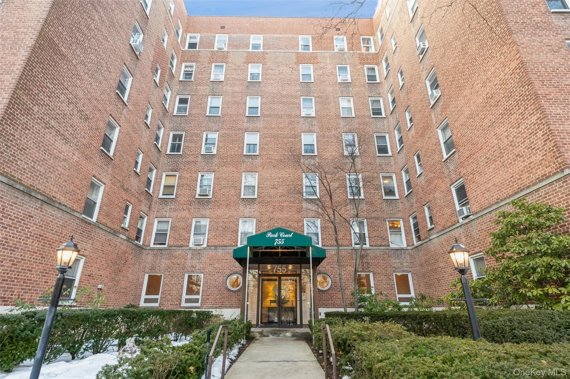 Photo of Unit 1C at 755 Bronx River Road