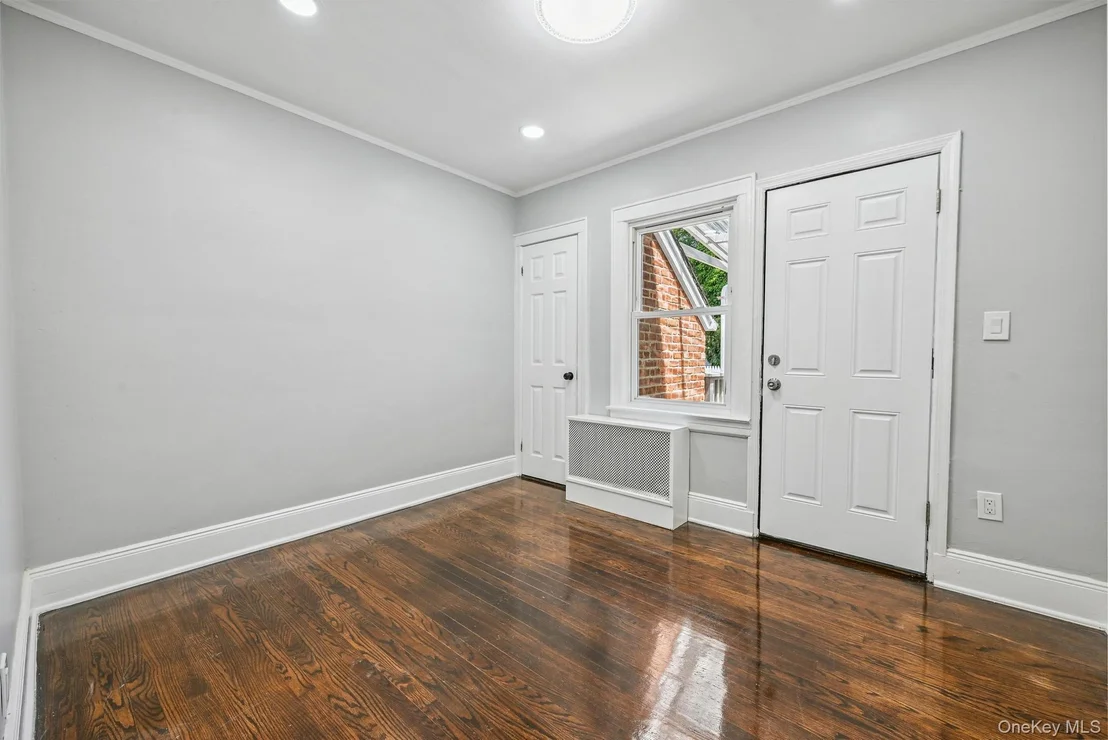 Photo of 73 Broadway