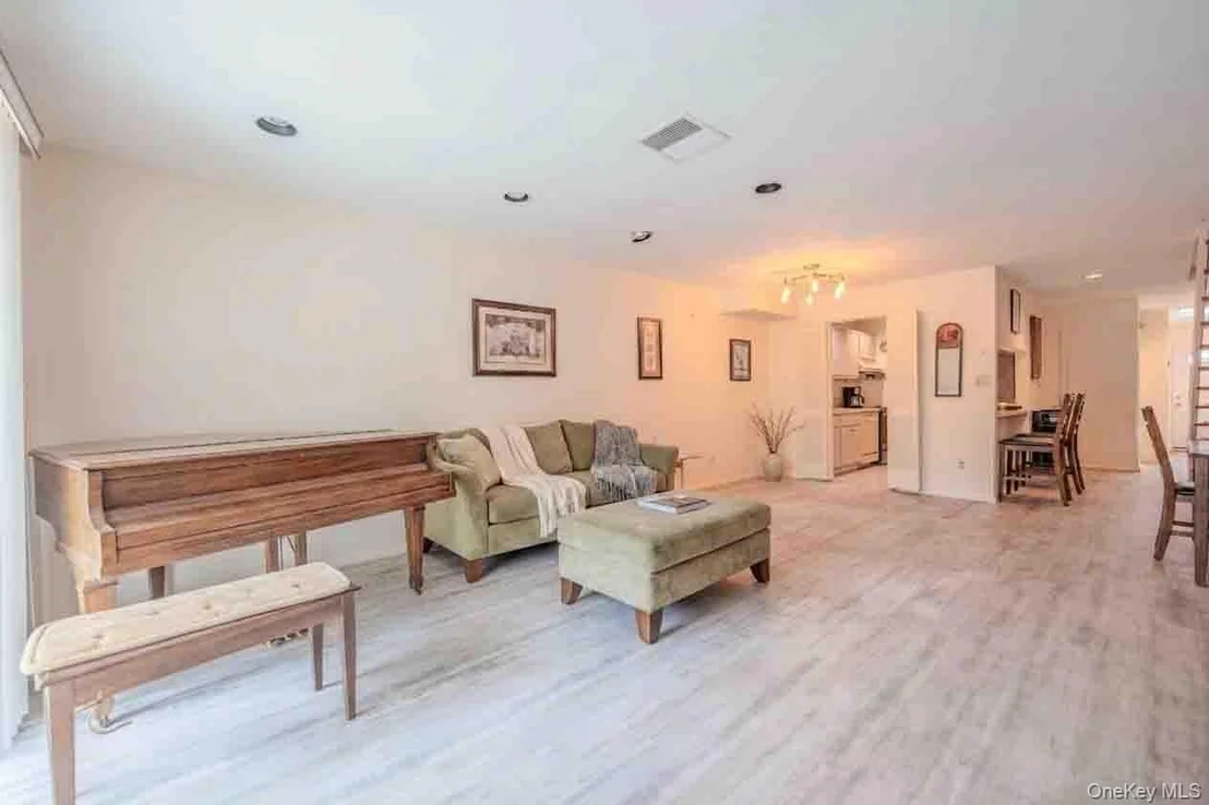 Photo of Unit 704 at 2355 Pershing Boulevard