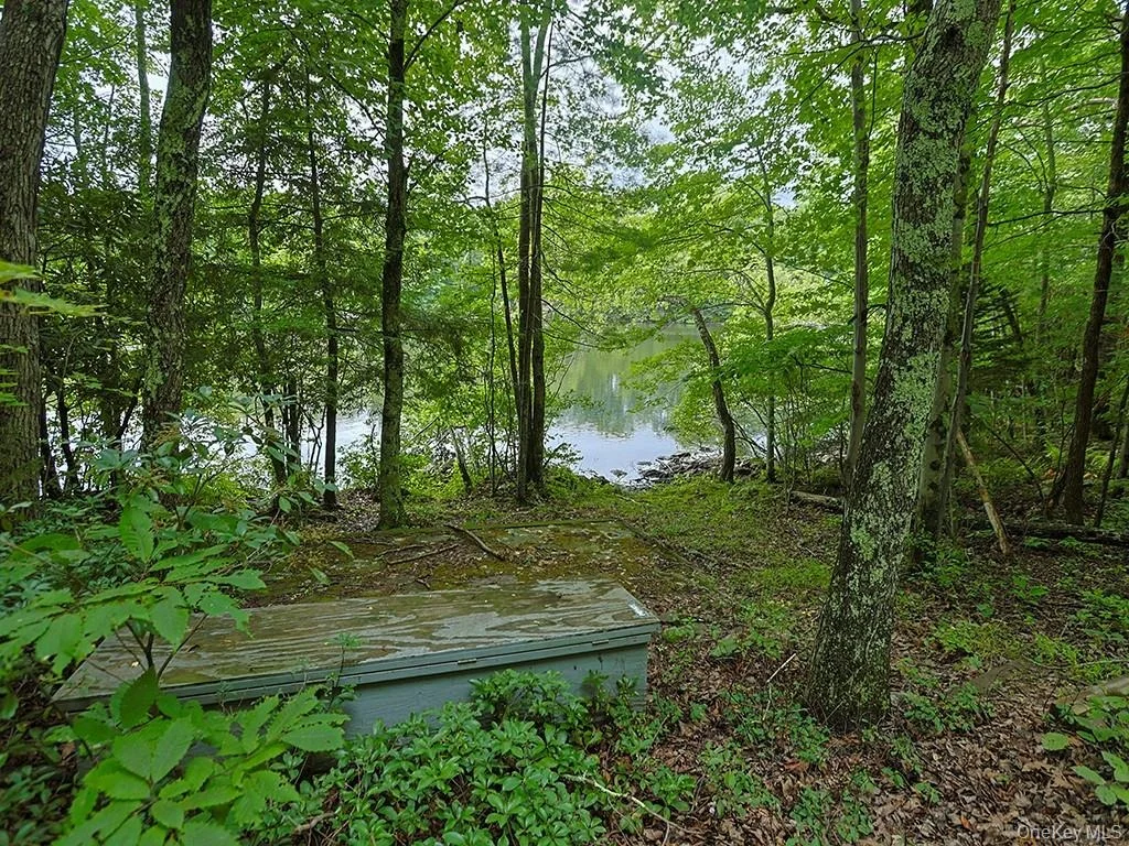 Photo of 2059 Guymard Turnpike