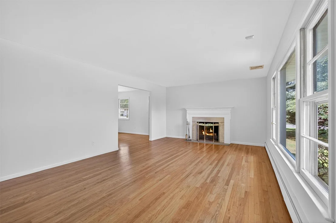 Photo of 21 Sunnycrest Road