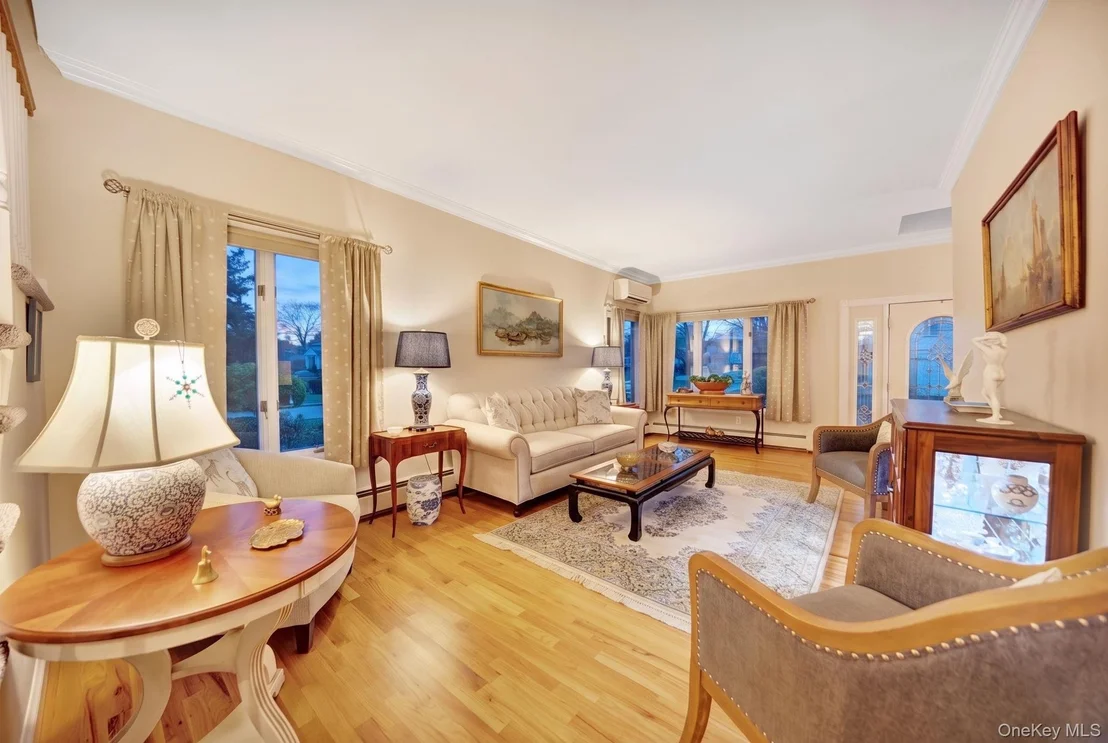Photo of 2660 Riverside Drive