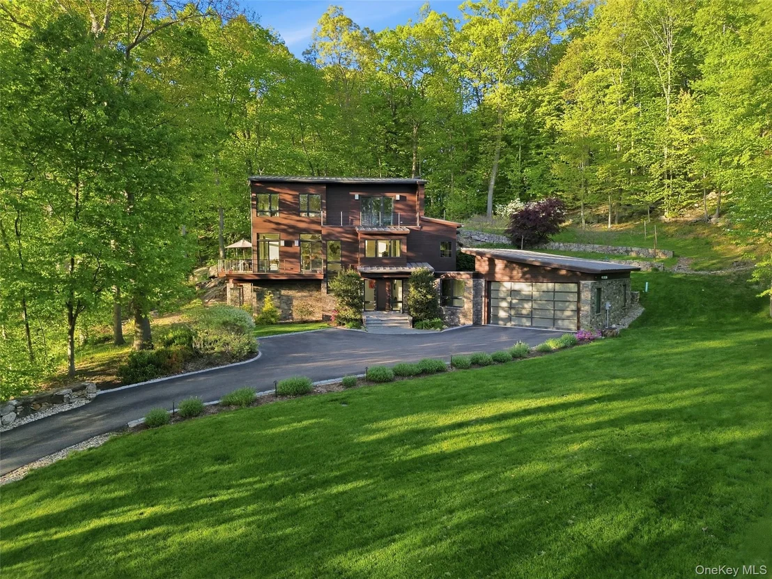 Photo of 2 Lakeridge Drive