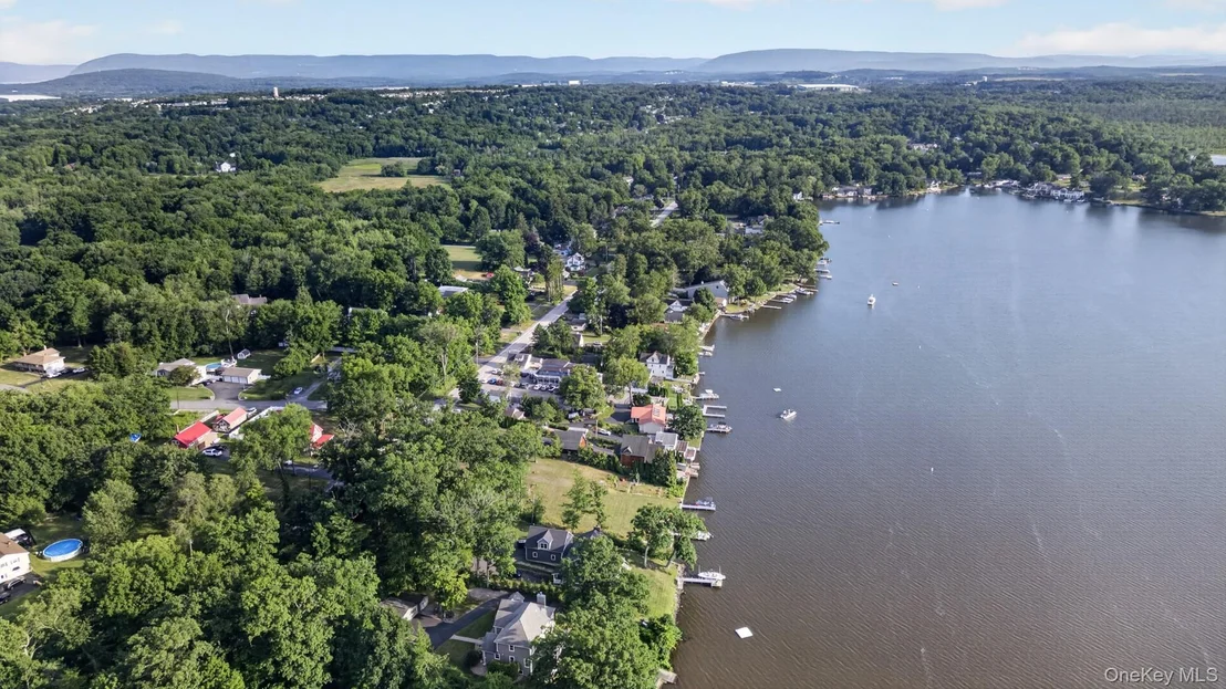 Photo of 355 Lakeside Road