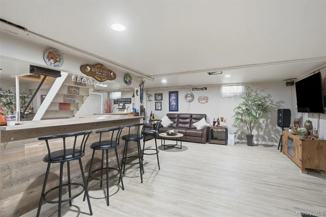 Photo of 16 Larkin Lane