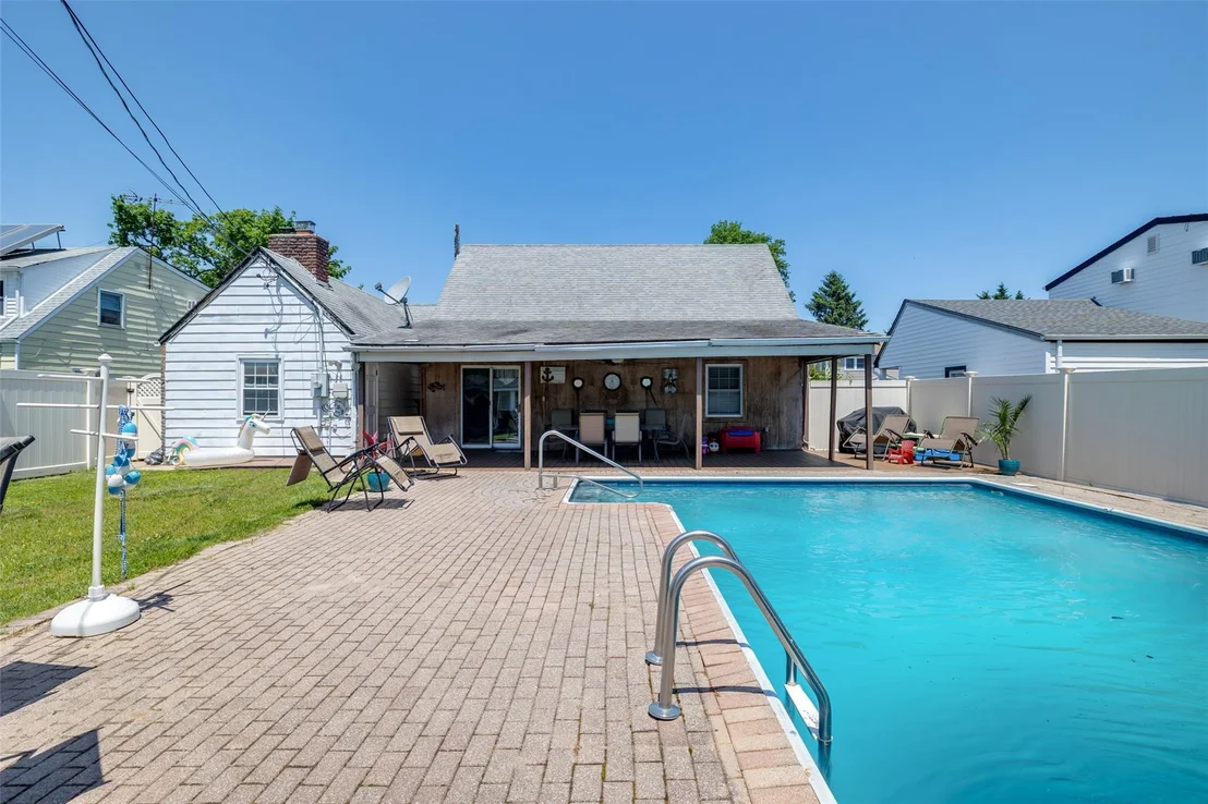 Photo of 98 Bluespruce Road