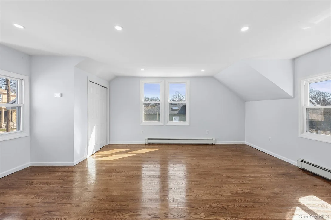 Photo of 22 Colonial Avenue