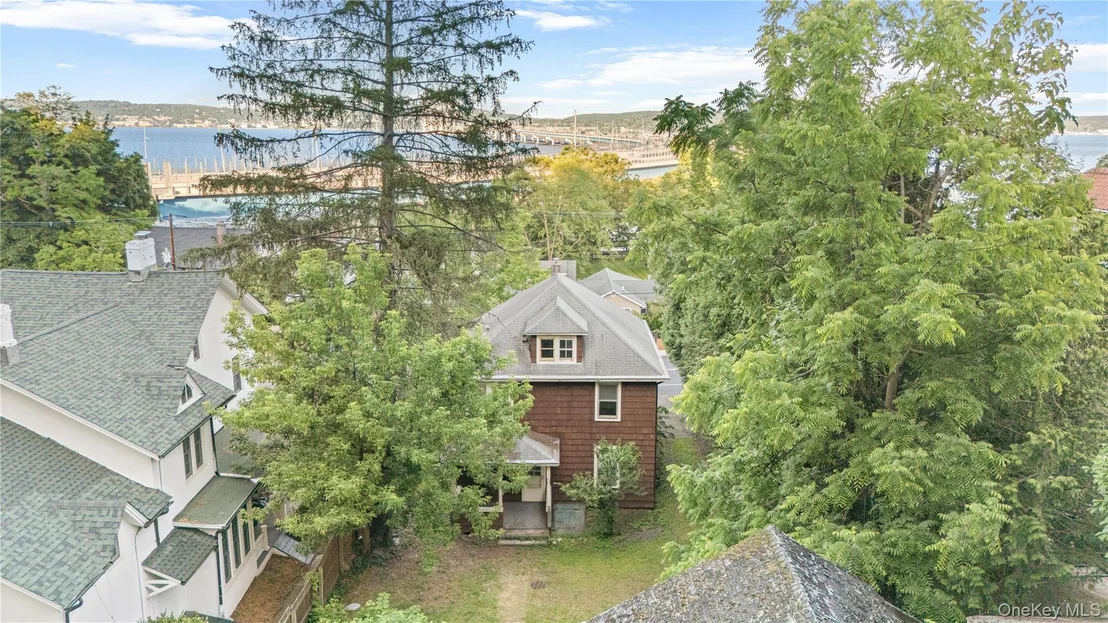Photo of 25 River Road