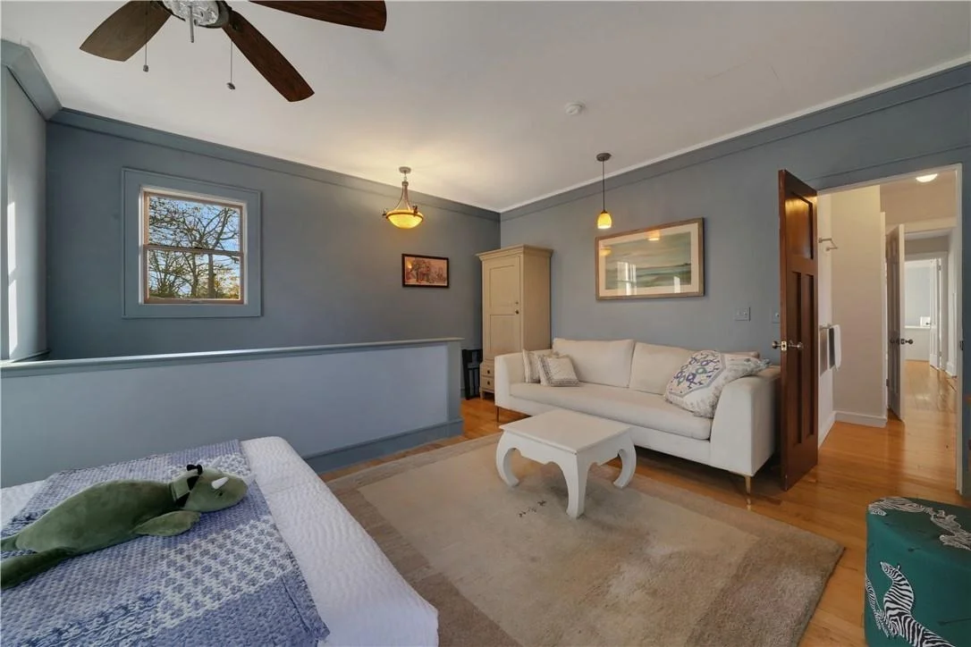 Photo of 323 Lakeside Road