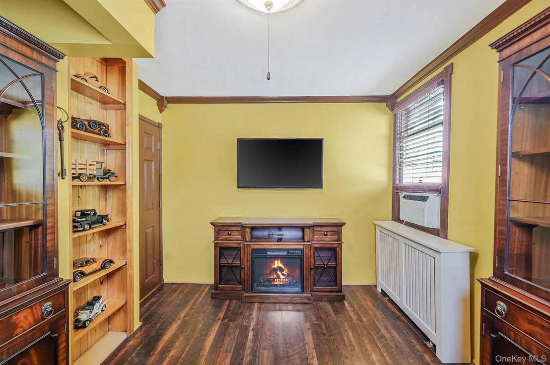 Photo of 74 Maple Avenue