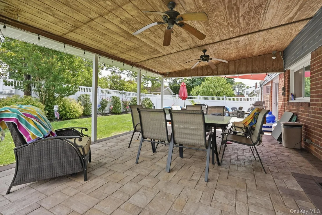 Photo of 841 Willow Road