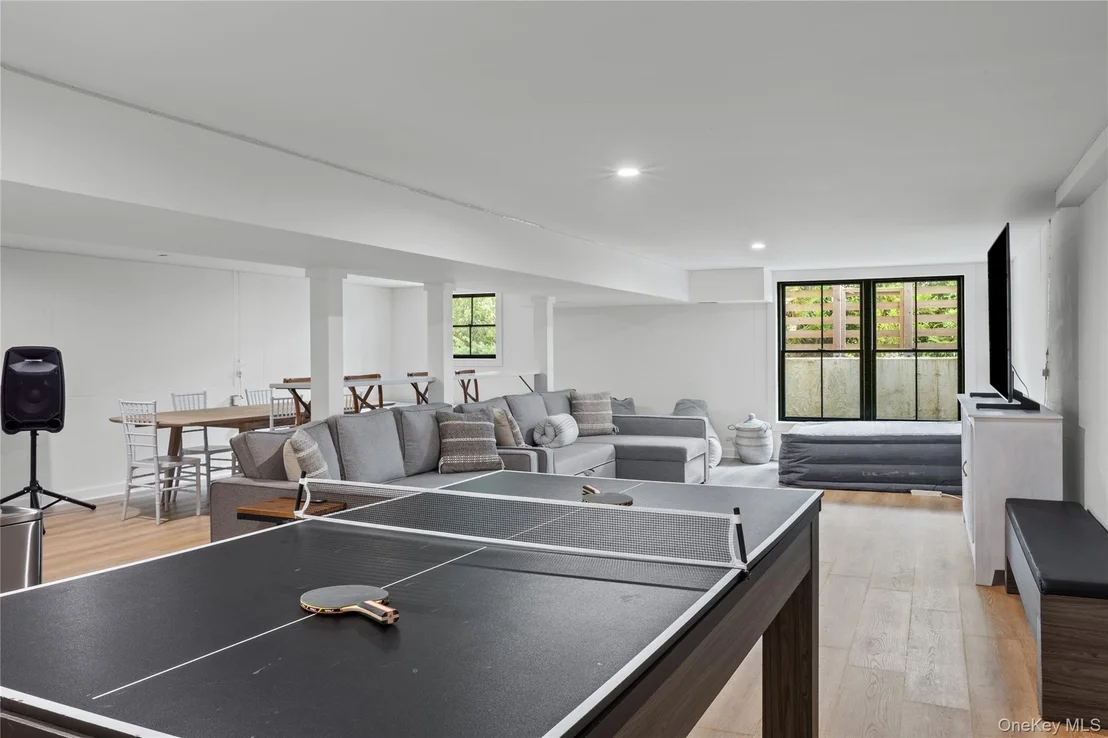 Photo of 405 Williamsburgh Drive