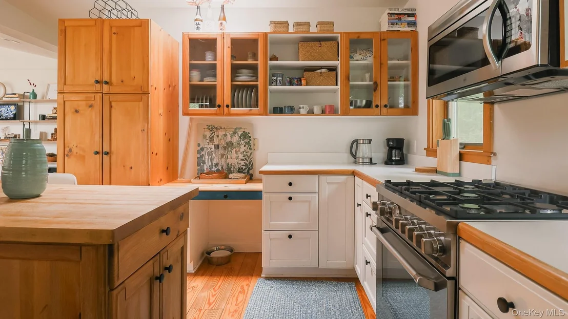 Photo of 1289 Plank Road