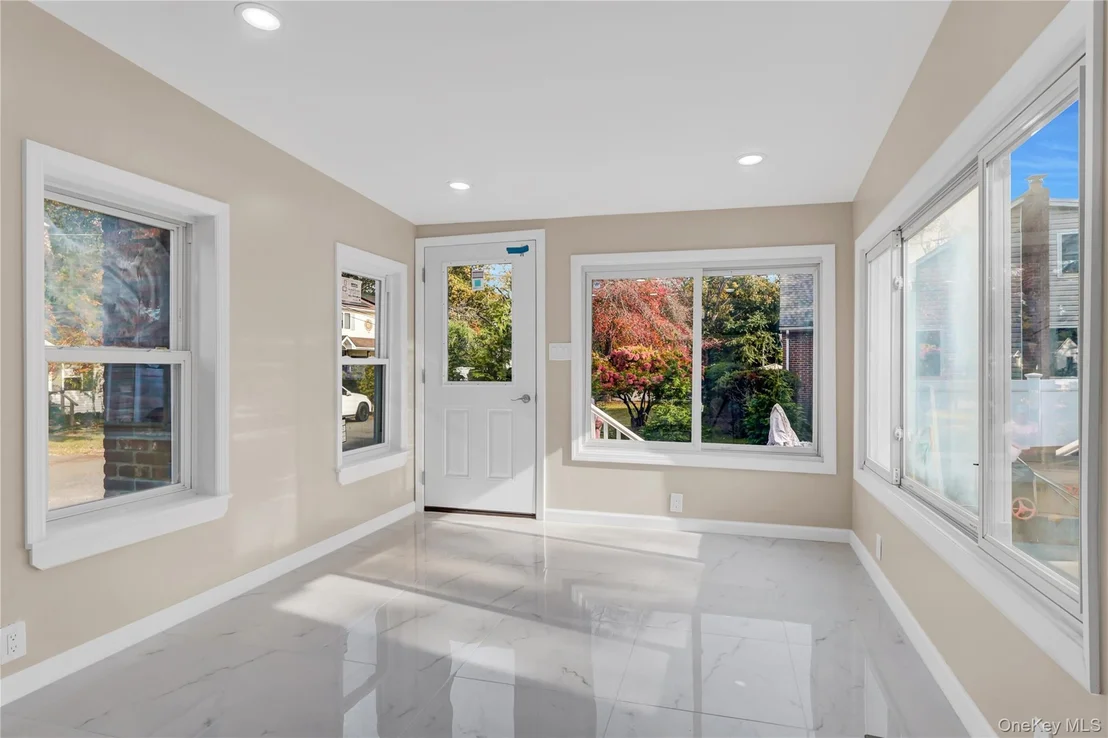 Photo of 239 Bayview Avenue