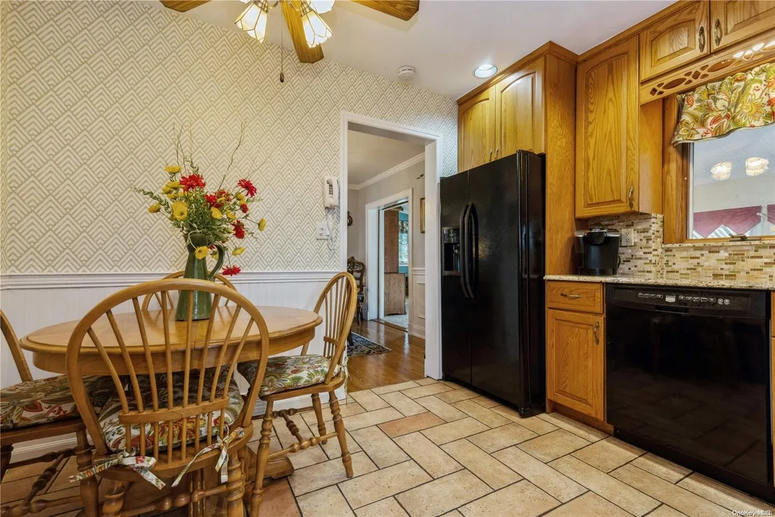 Photo of 9 W Roydon Drive