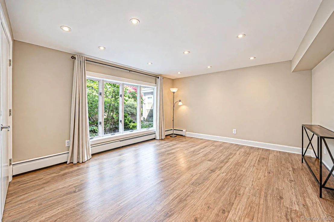 Photo of 6 Wyandanch Boulevard