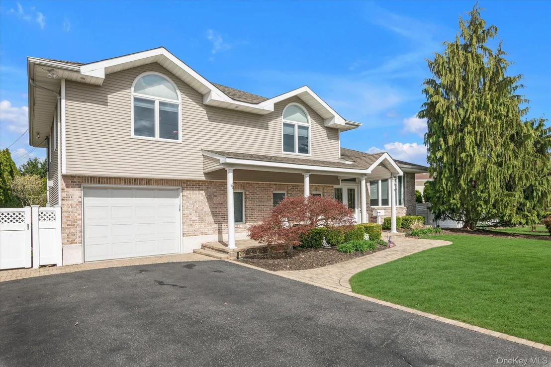 Photo of 340 Woodbridge Lane