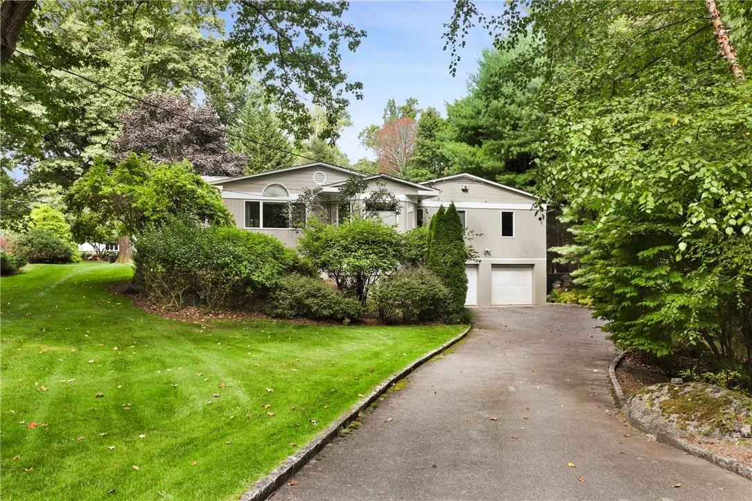 Photo of 2 Winding Brook Drive